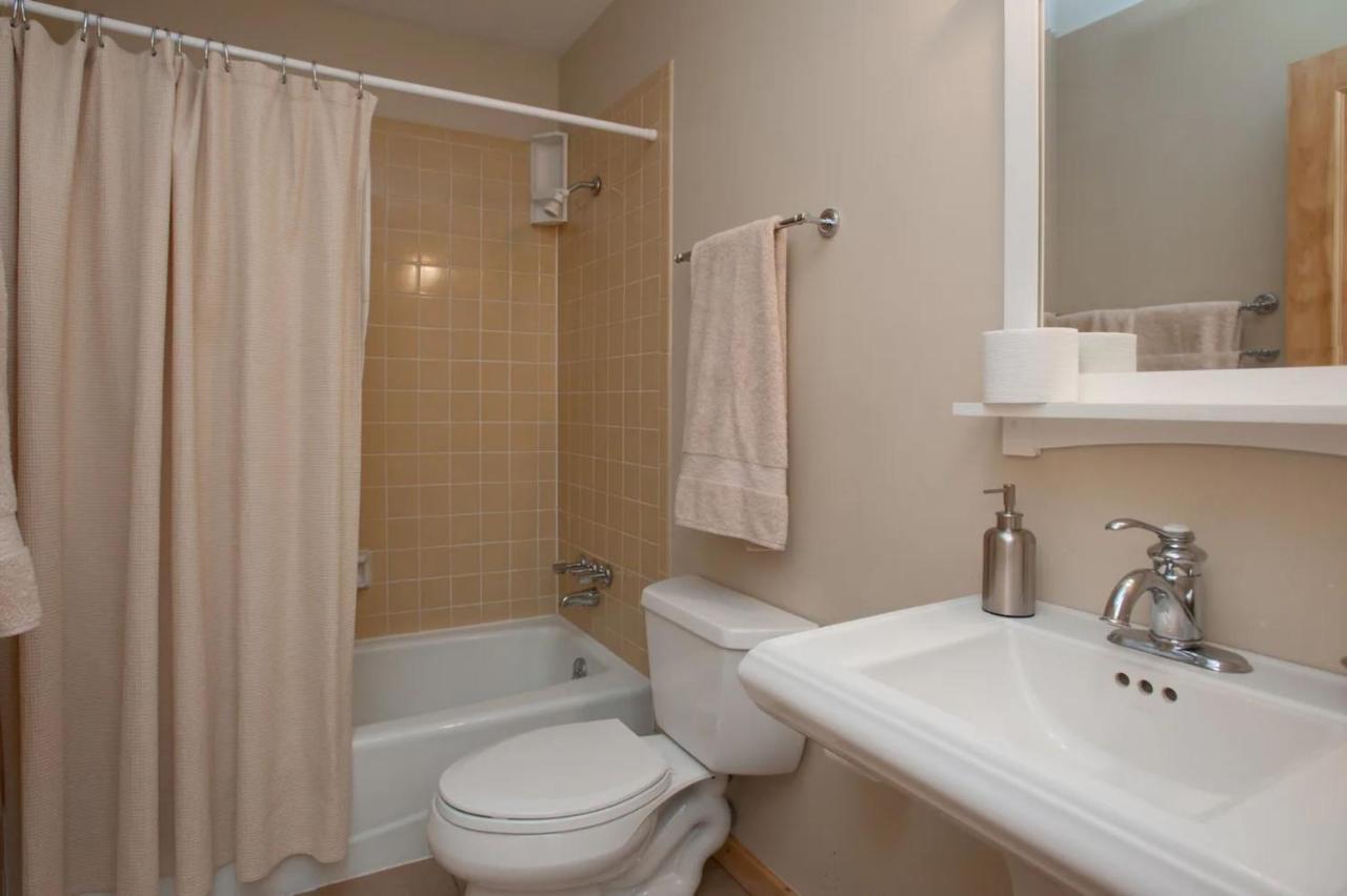 Cozy Townhouse On The Main Bus Line Villa Breckenridge Exterior photo