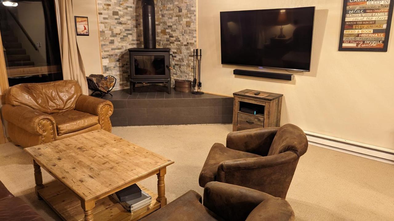 Cozy Townhouse On The Main Bus Line Villa Breckenridge Exterior photo