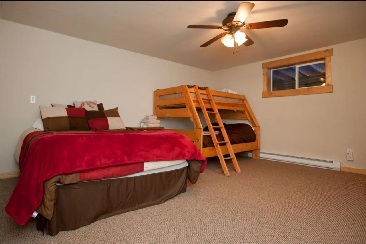 Cozy Townhouse On The Main Bus Line Villa Breckenridge Exterior photo
